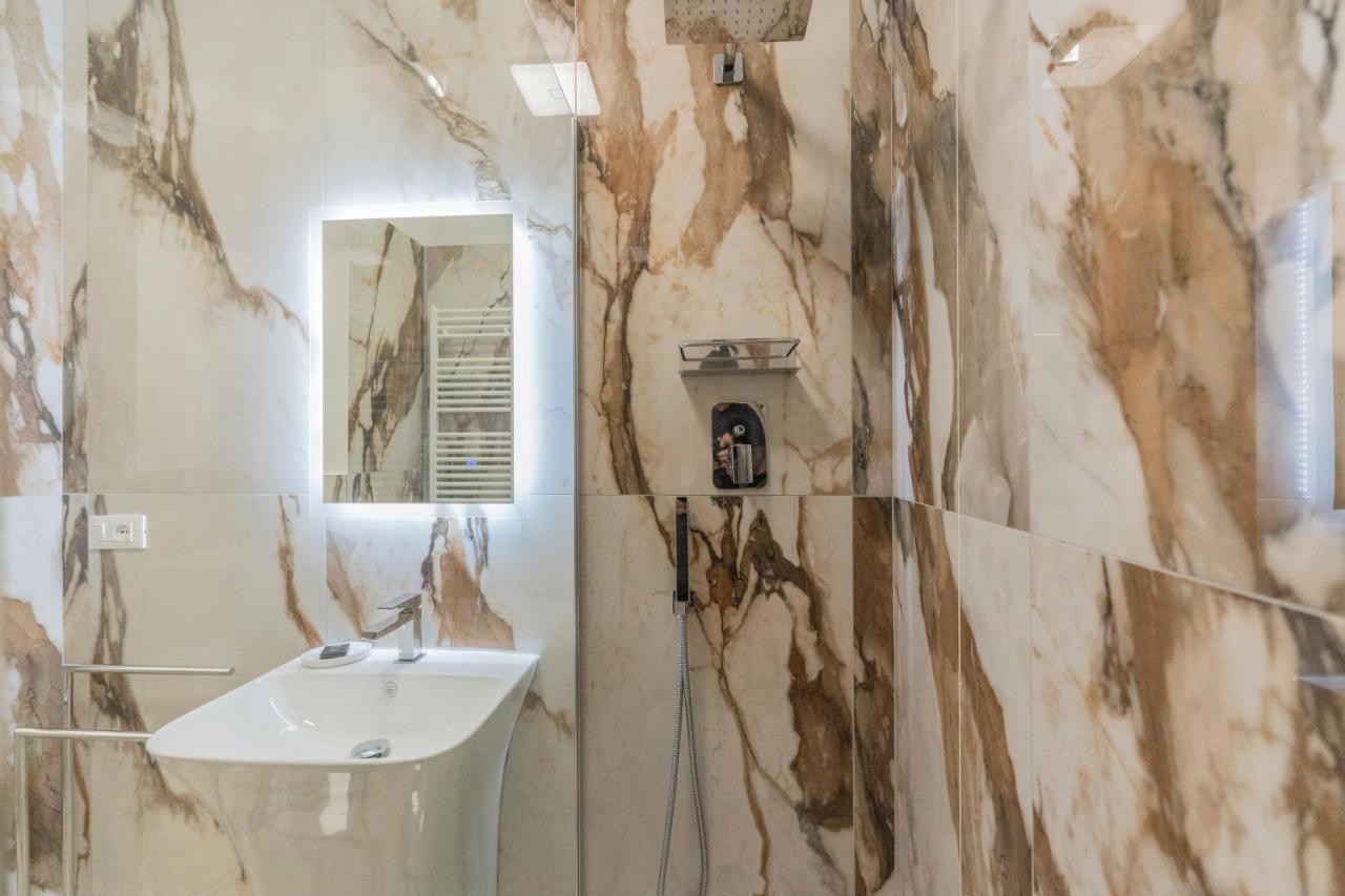 Aldrovandi Luxury Suites And Apartment Болоня Екстериор снимка