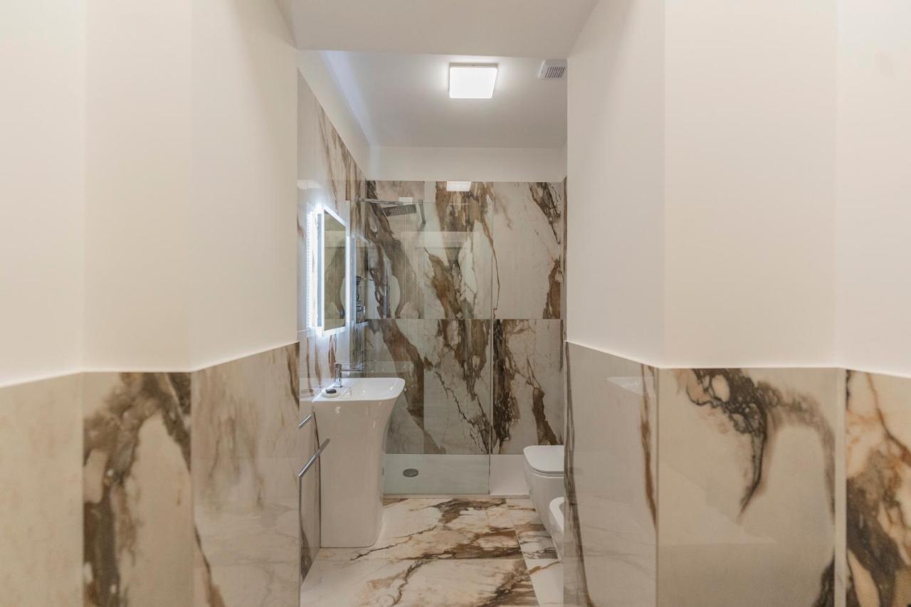 Aldrovandi Luxury Suites And Apartment Болоня Екстериор снимка