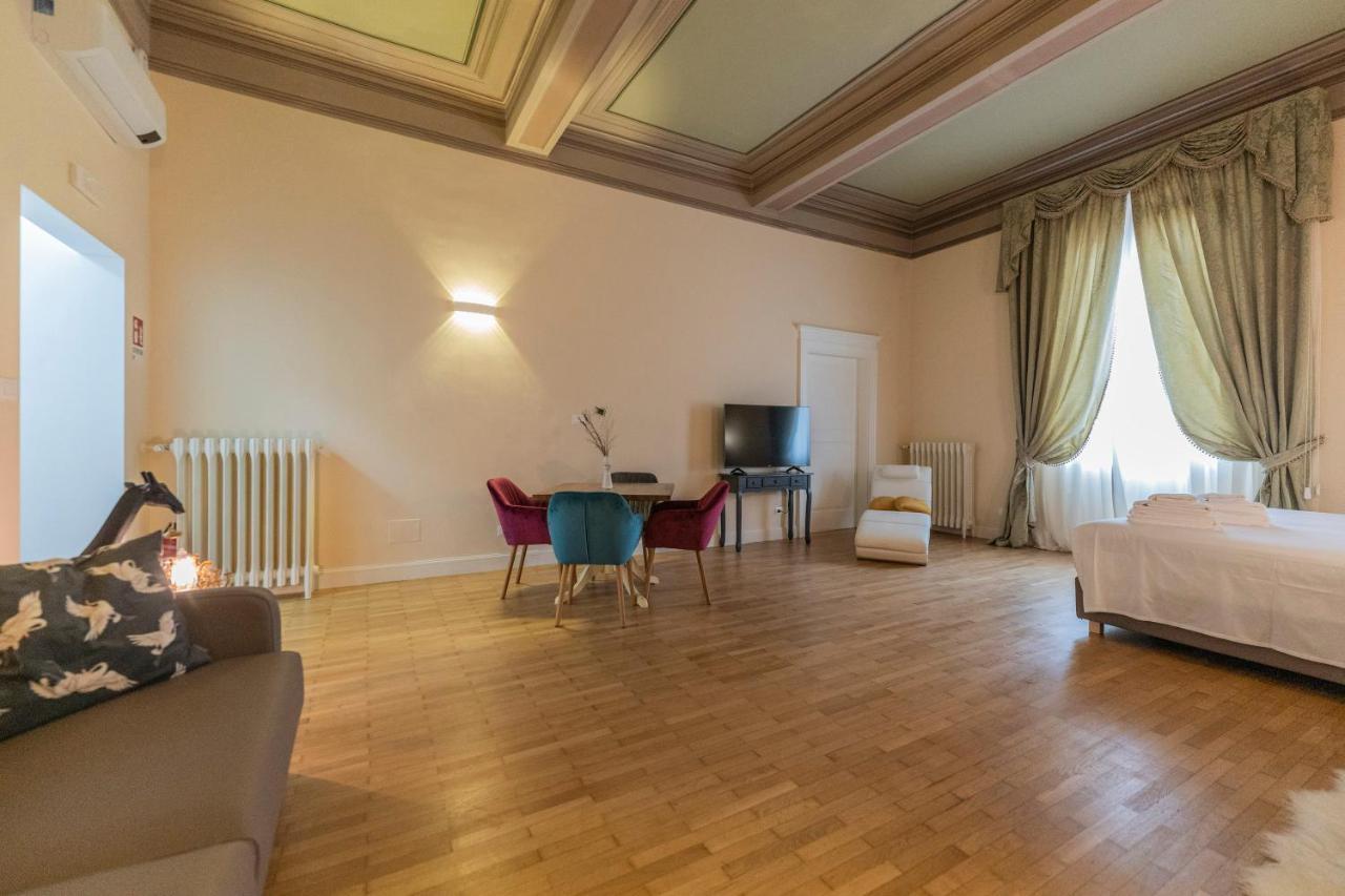 Aldrovandi Luxury Suites And Apartment Болоня Екстериор снимка