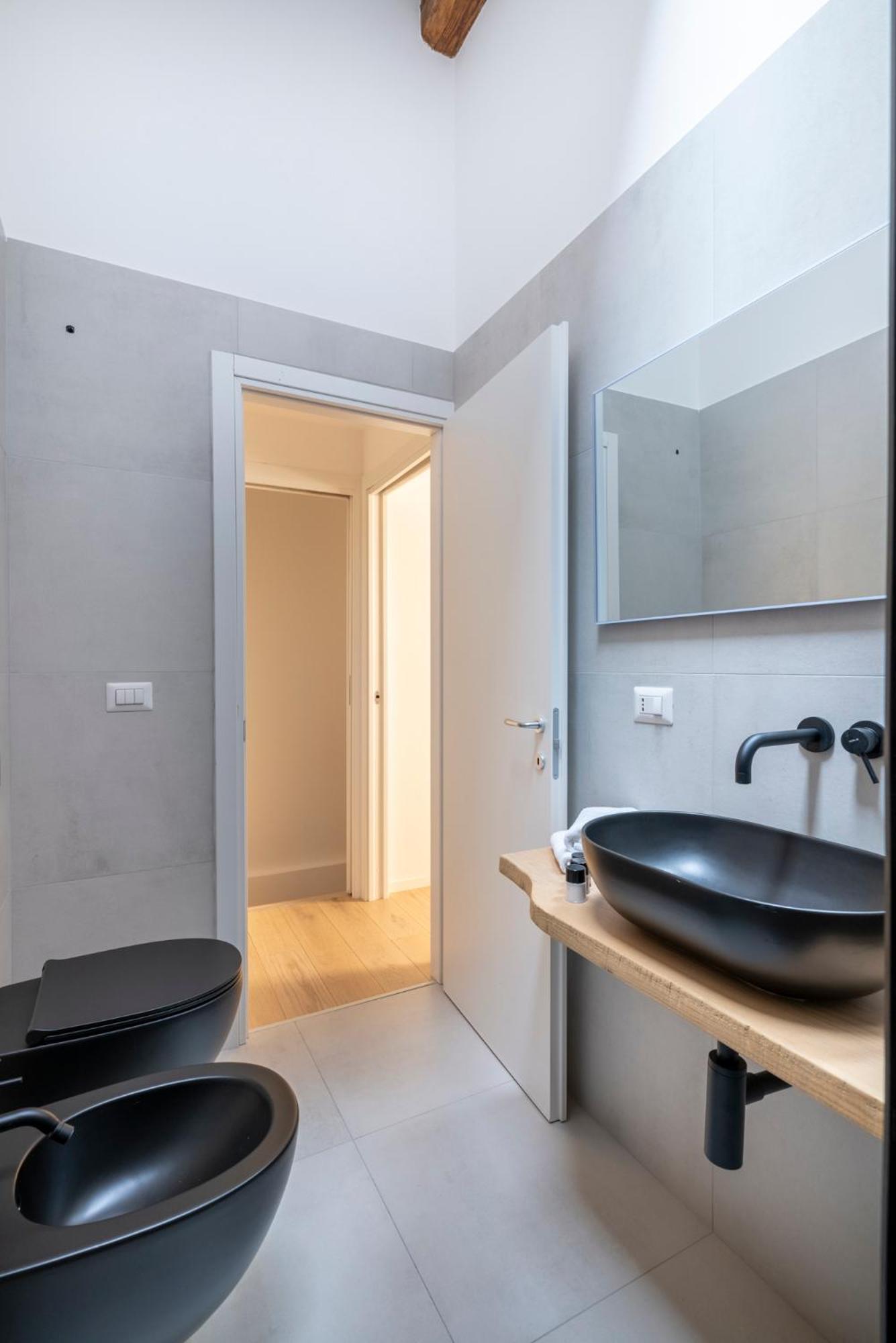 Aldrovandi Luxury Suites And Apartment Болоня Екстериор снимка