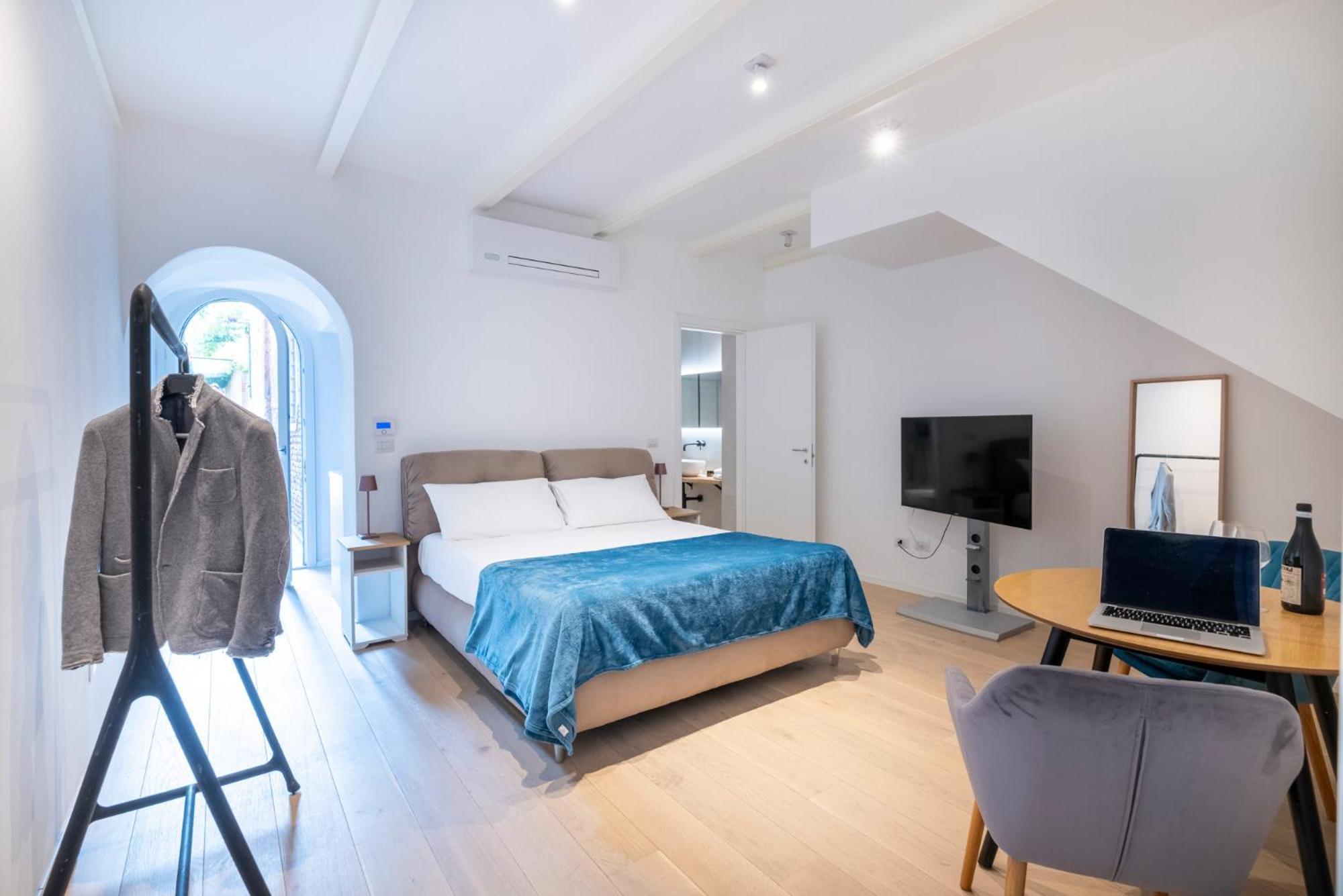 Aldrovandi Luxury Suites And Apartment Болоня Екстериор снимка