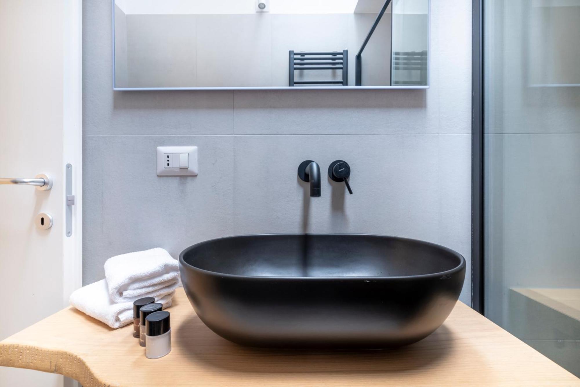 Aldrovandi Luxury Suites And Apartment Болоня Екстериор снимка