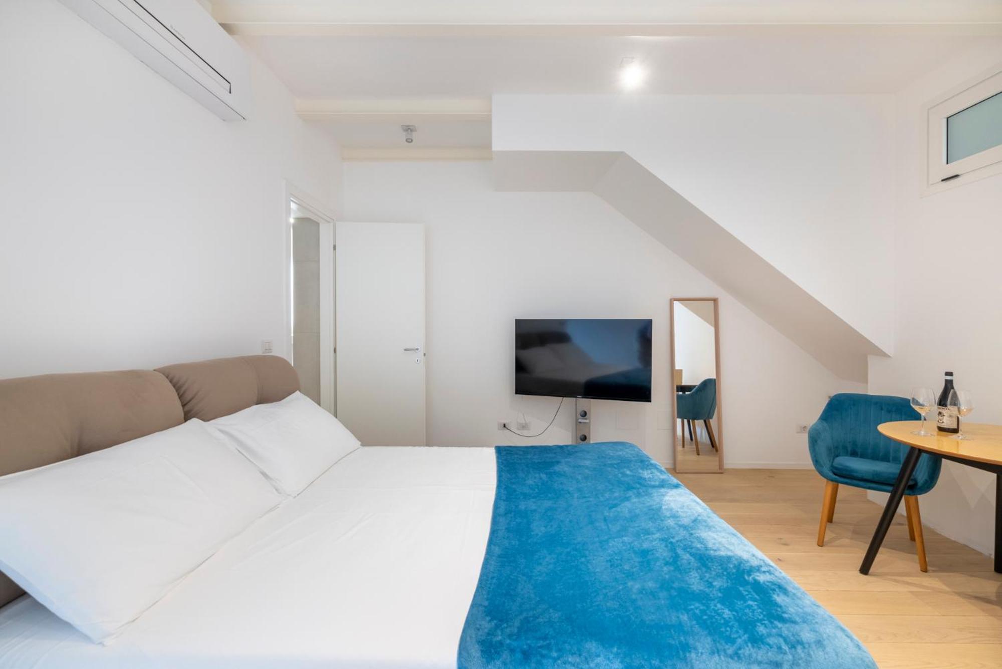 Aldrovandi Luxury Suites And Apartment Болоня Екстериор снимка