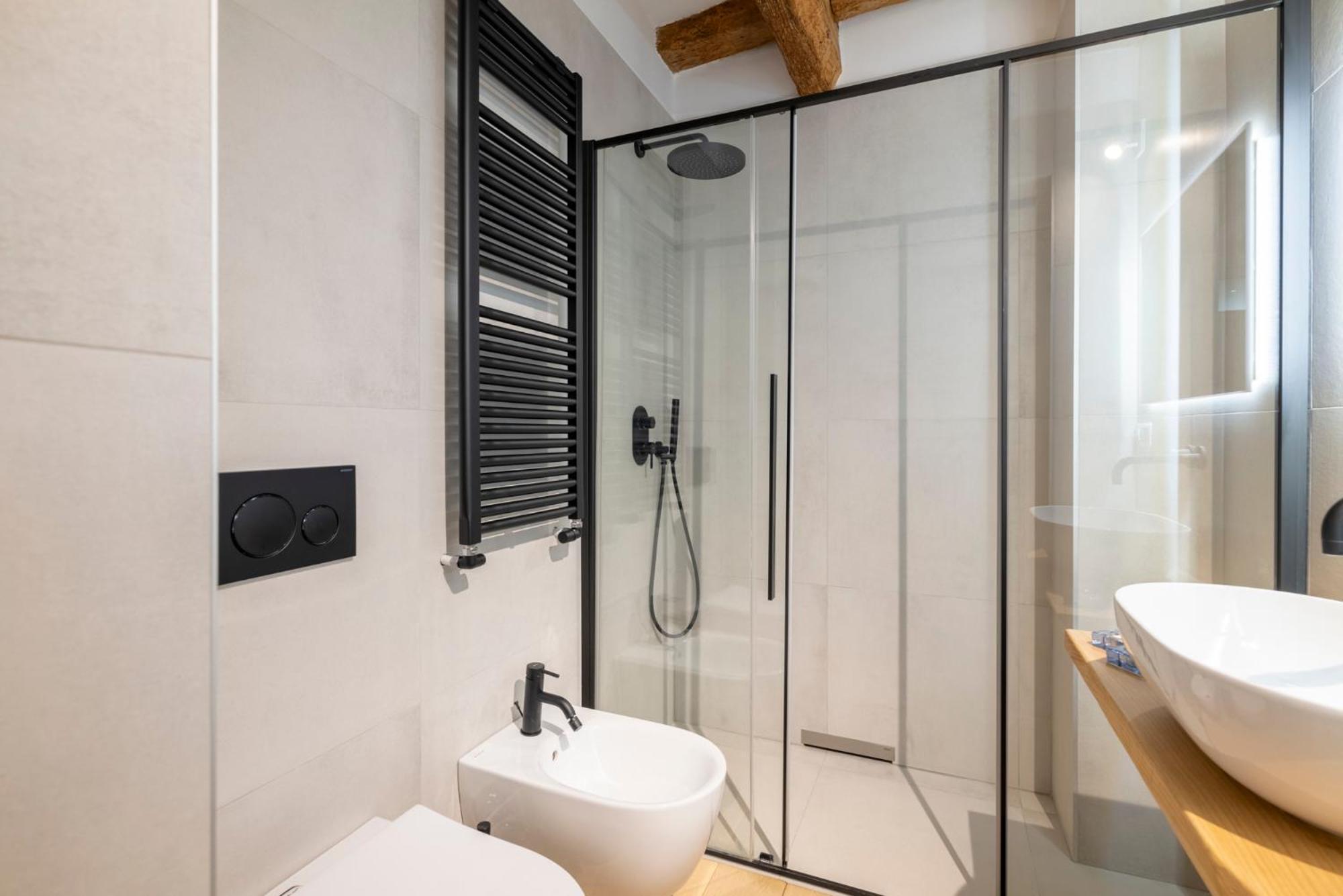 Aldrovandi Luxury Suites And Apartment Болоня Екстериор снимка