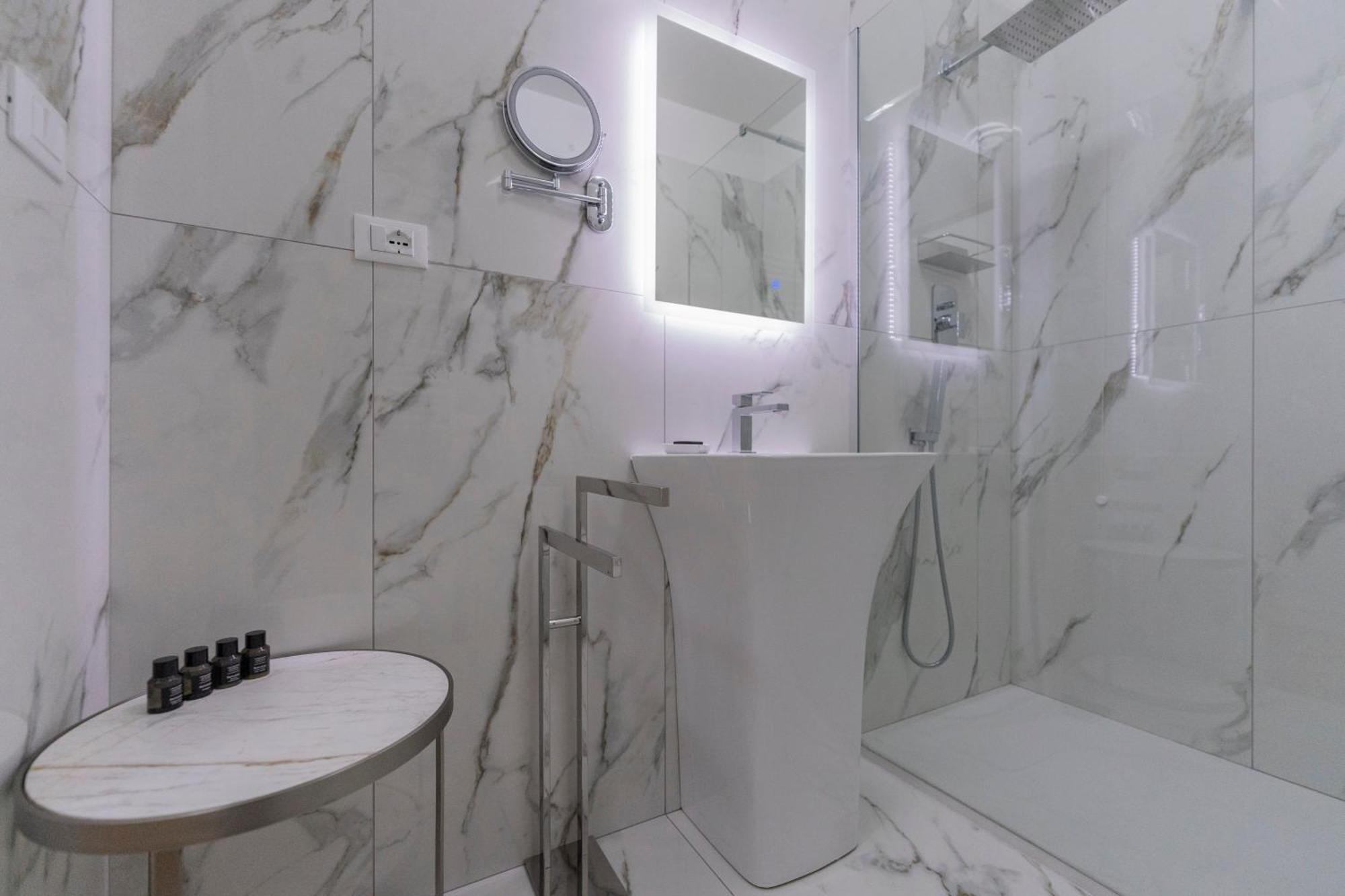 Aldrovandi Luxury Suites And Apartment Болоня Екстериор снимка